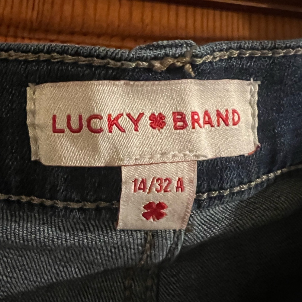 Lucky Brand Relaxed Fit Medium Blue Jeans - Picture 2 of 3